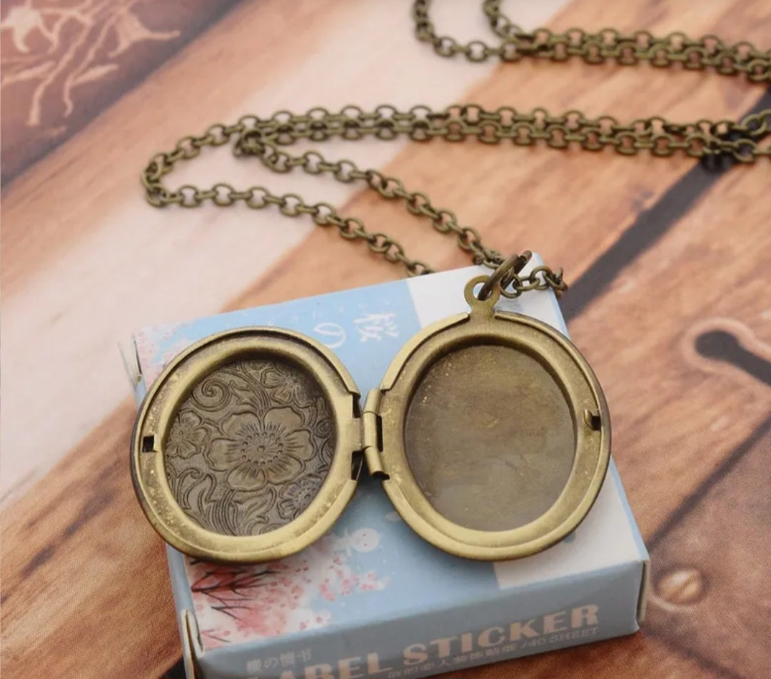 Women's Fashion Gold & Floral Locket