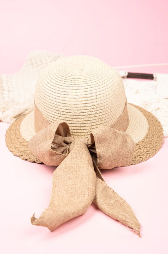 Beach Bound Bow Straw Hat in Natural